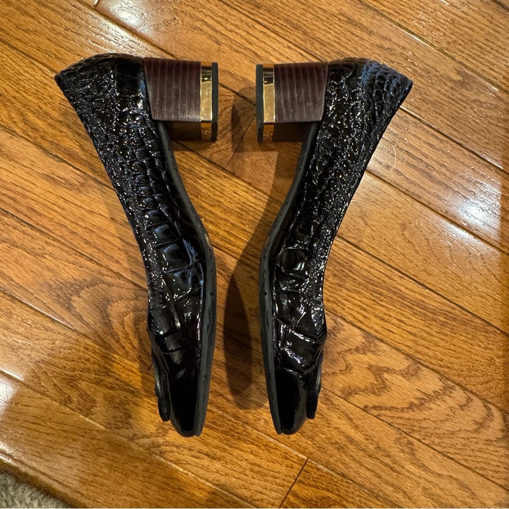 Tory Burch Black leather Embossed Pumps - Picture 5 of 10